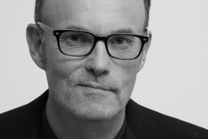 « Les gestes barrières risquent-ils de nuire à nos relations aux autres ? »  Interview du Prof. Pascal Lardellier